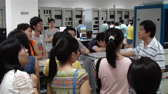 交大师生走进伟德国际官网感受科技创新魅力4.jpg
