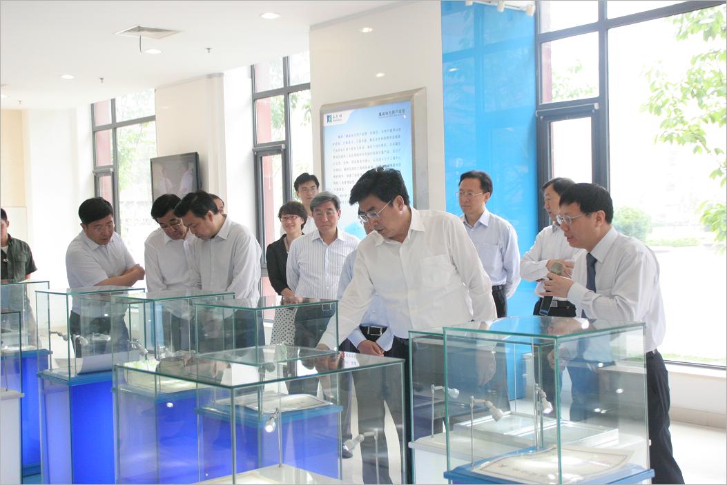 北京市领导莅临伟德国际官网考察调研1.jpg